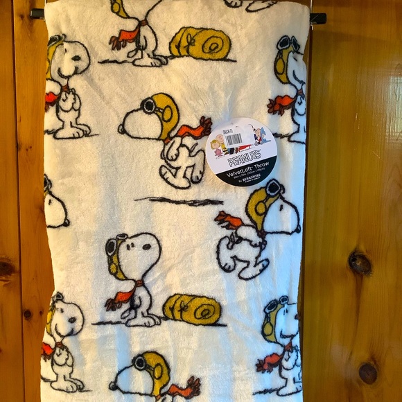 Berkshire Peanuts Snoopy Red Baron Oversized Fleece Velvetloft Throw Blanket - Picture 4 of 5